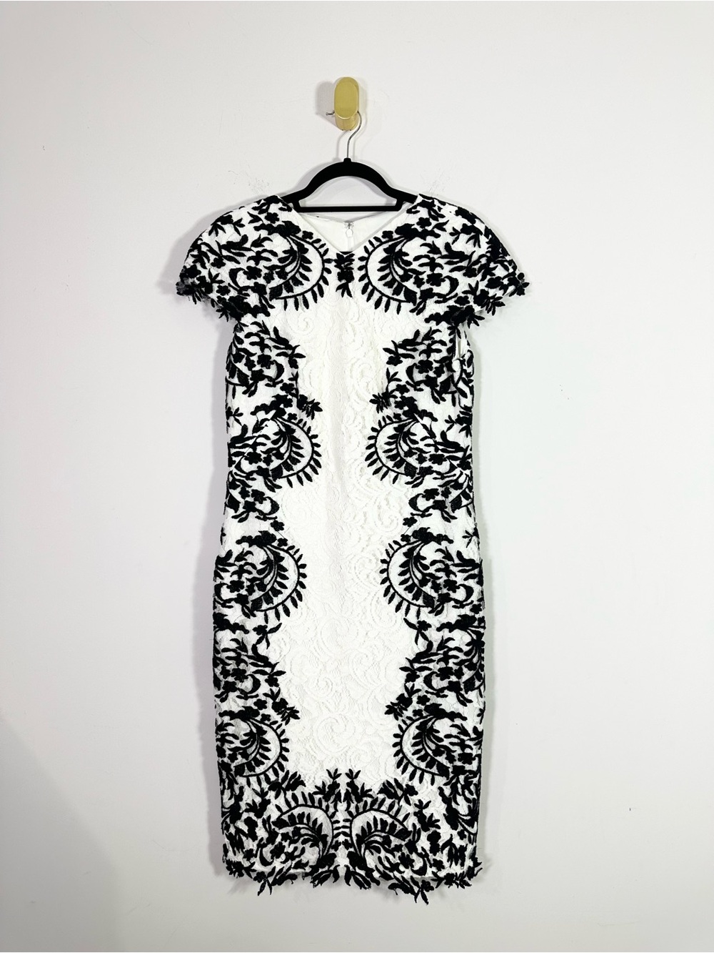 Tadashi Shoji White Balck Lace Cap Sleeve V-Neck Midid Sheath Cocktail Dress